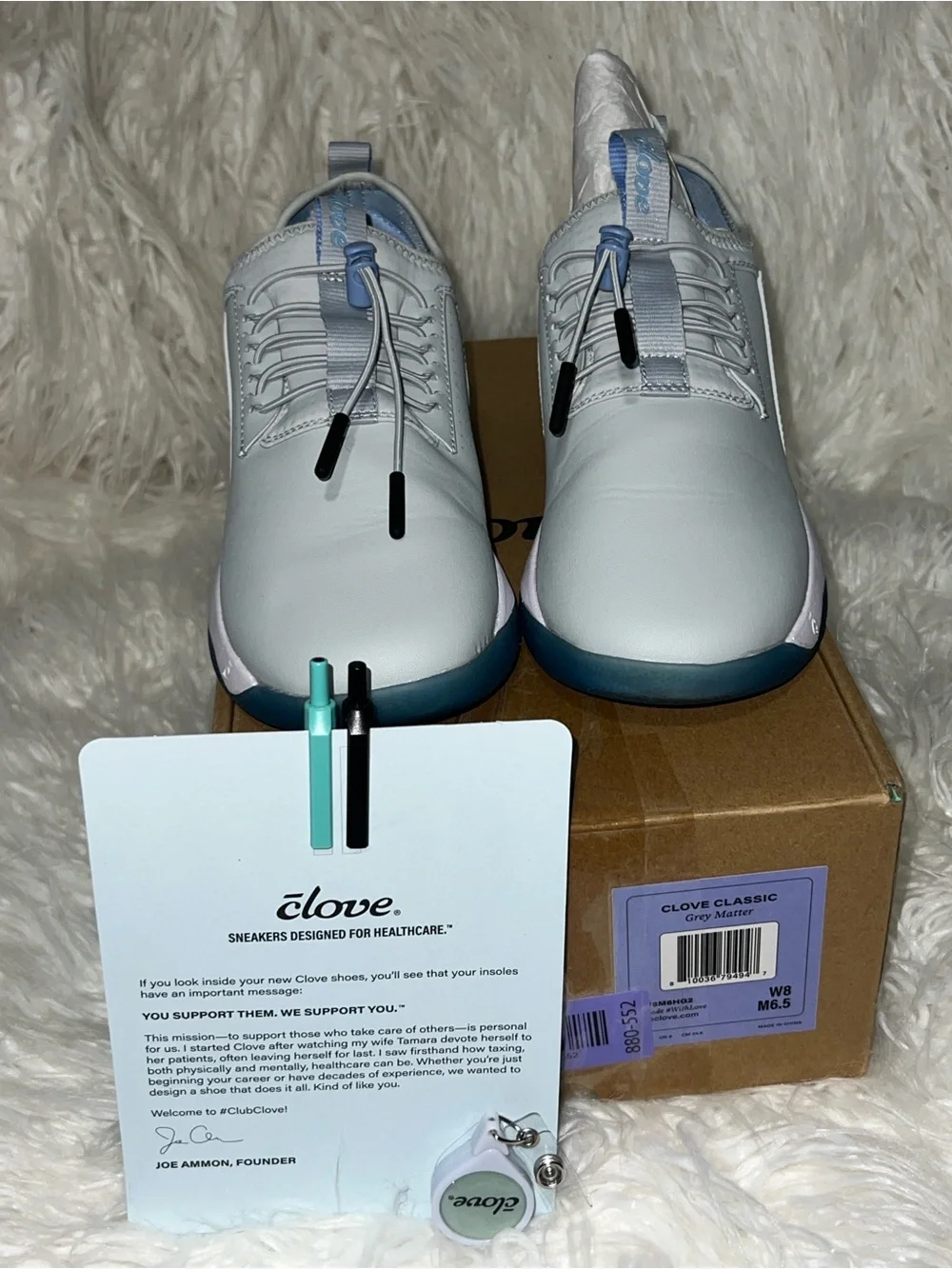 NIB Clove Classic women's sneaker W8/M6 Light grey upper with soft blue and teal